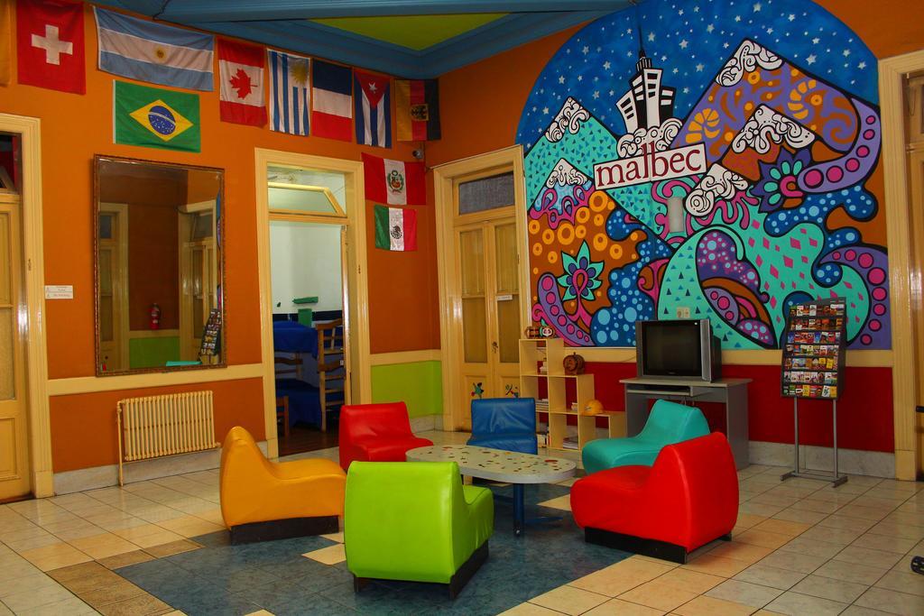 Malbec Hostel Central Mendoza Exterior photo